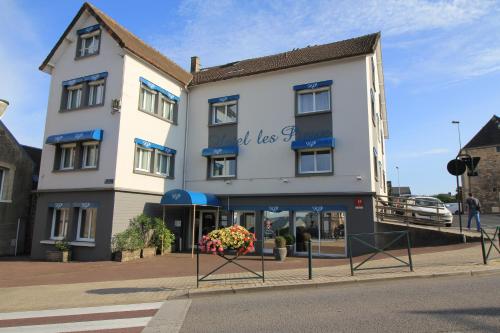 Фотография гостиницы Hôtel Les Pieux En Cotentin