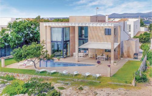 Фотография гостевого дома Four-Bedroom Holiday Home in Porto Colom