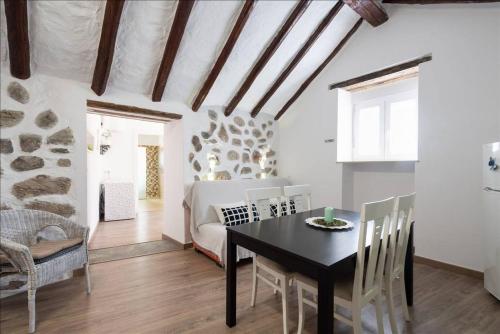 Фотография гостевого дома Canary House