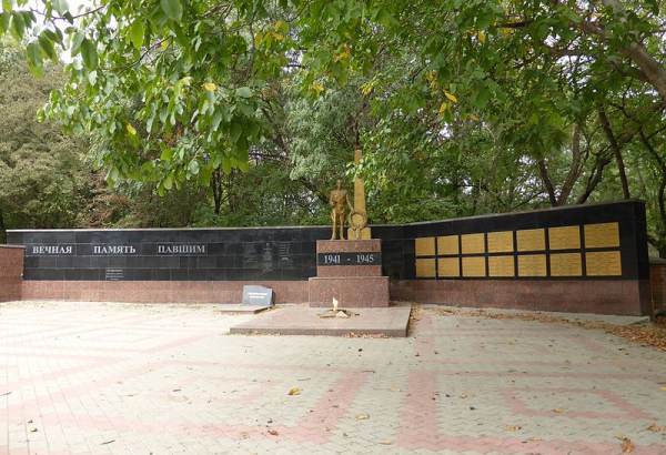 Фотография достопримечательности Братская могила советских воинов