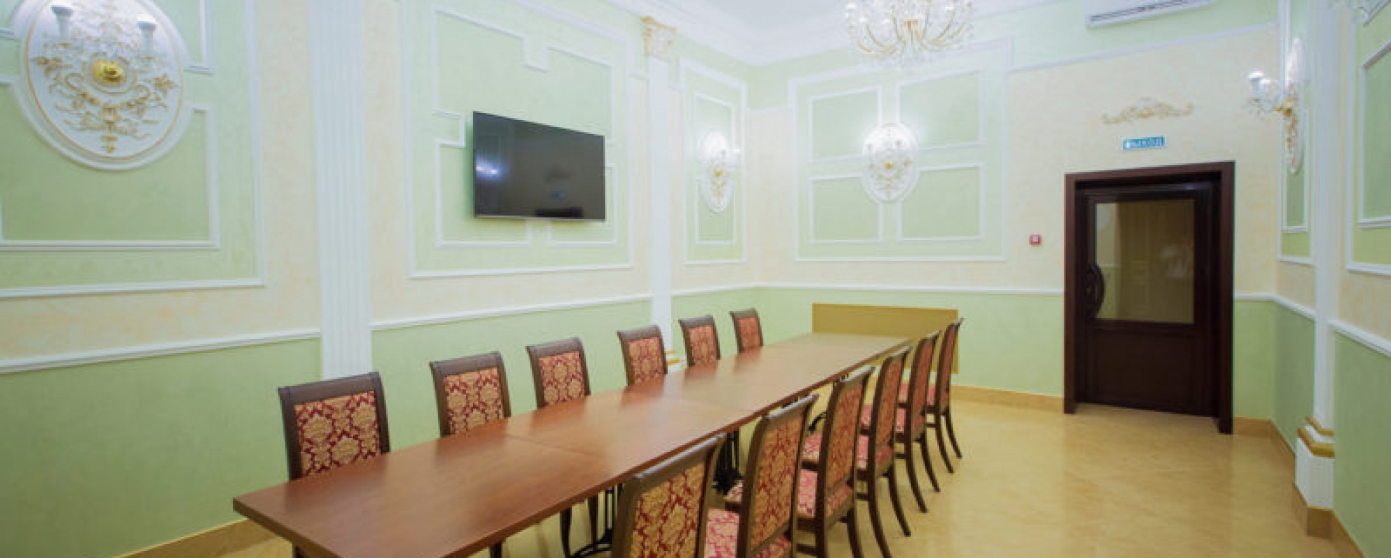 Фотографии комнаты для переговоров VIP-зал