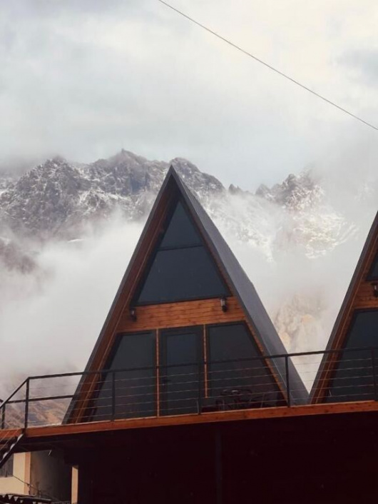Фотографии Коттеджа 
            Котедж PYRAMID KAZBEGI