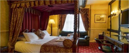 Фотография гостиницы The White Lion Hotel