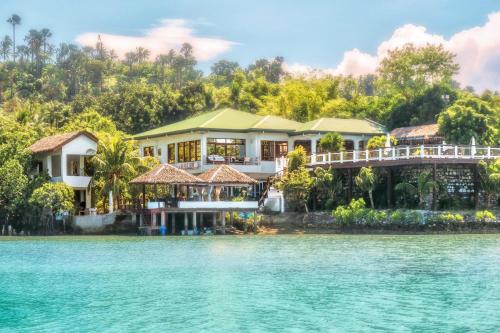 Фотография гостиницы Edgewater Dive & Spa Resort