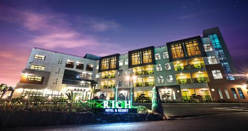 Фотография гостиницы Rich Hotel