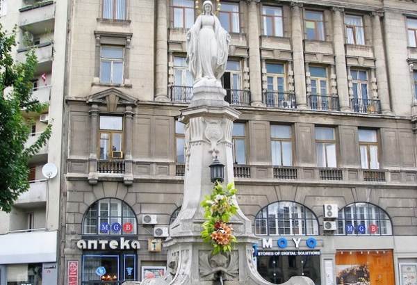 Фотография достопримечательности Фонтан с фигурой Девы Марии