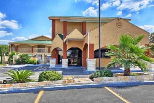 Фотография мотеля Travelodge by Wyndham Austin South