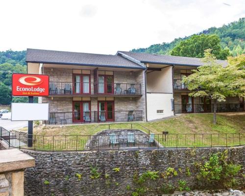 Фотография гостиницы Econo Lodge Inn & Suites on the River