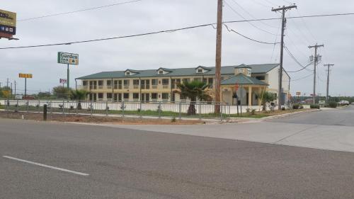 Фотография гостиницы OYO Hotel Pearsall I-35 East