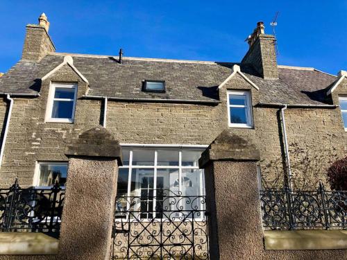 Фотография гостевого дома Charming Townhouse on North Coast 500 Route, Wick