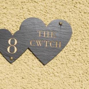 Фотографии гостевого дома 
            The Cwtch, with Log Fire, Sleeps 5, Pets Welcome, Nr Zip World Tower