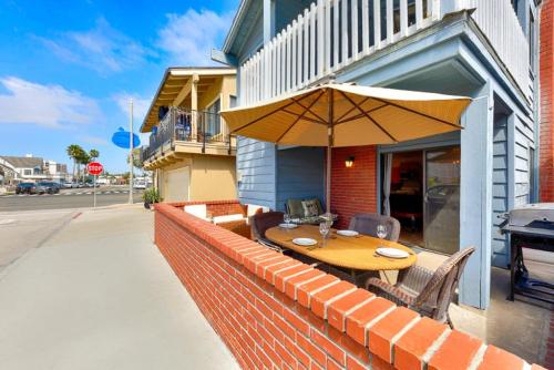 Фотография гостевого дома Newport Beachhouse Upper & Lower Units