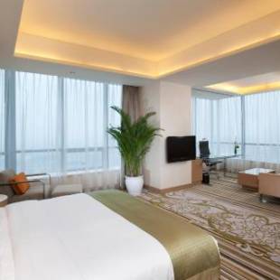 Фотографии гостиницы 
            Holiday Inn Tianjin Riverside, an IHG Hotel