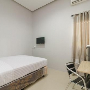 Фотография гостиницы RedDoorz Plus @ Jalan Juanda Medan