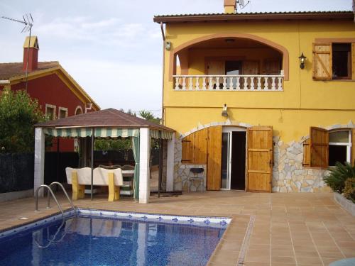 Фотография гостевого дома Luxurious Holiday Home in Vendrell with Swimming Pool