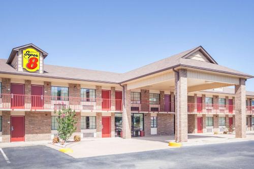 Фотография гостиницы Super 8 by Wyndham Clinton