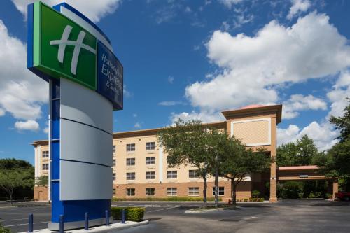 Фотография гостиницы Holiday Inn Express Hotel & Suites Plant City, an IHG Hotel