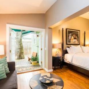 Фотографии мини отеля
L'Habitation Guesthouse- Adult Exclusive