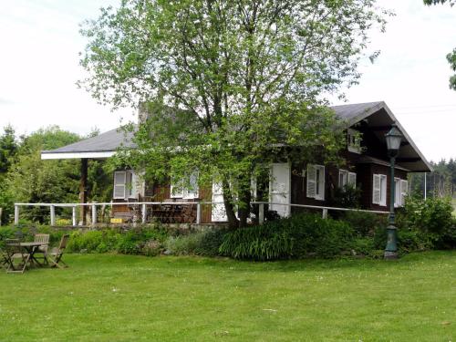 Фотография гостевого дома Peaceful Chalet in Transinne with Forest Nearby