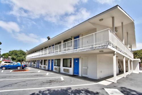 Фотография гостиницы Motel 6-Monterey, CA