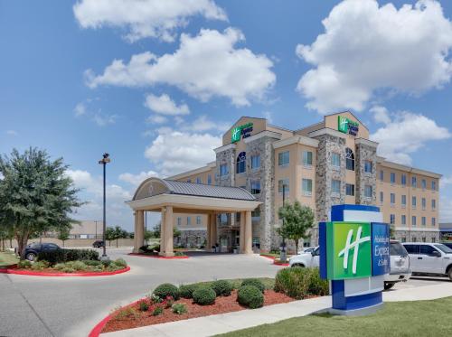 Фотография гостиницы Holiday Inn Express & Suites San Antonio Brooks City Base, an IHG Hotel