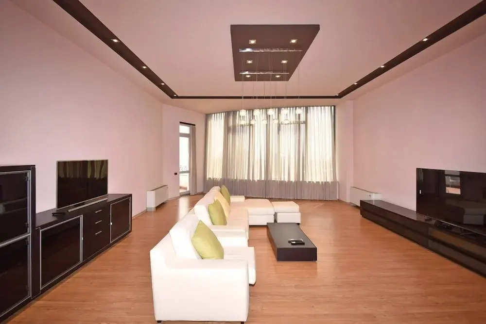 Фотография квартиры Spacious Apartment by Luxe Group TT606