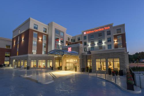 Фотография гостиницы Hilton Garden Inn Cincinnati Midtown