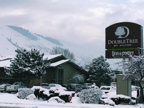 Фотография гостиницы DoubleTree by Hilton Missoula Edgewater