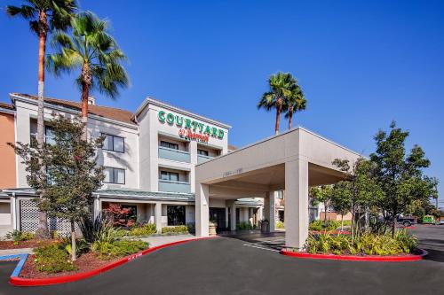 Фотография гостиницы Courtyard by Marriott Oakland Airport