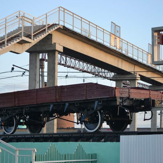 Фотография памятника Памятник-платформа в честь 75-летия вагонного депо