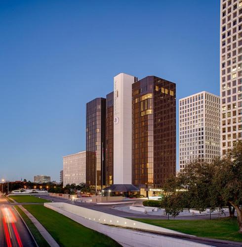 Фотография гостиницы DoubleTree by Hilton Hotel Houston Greenway Plaza