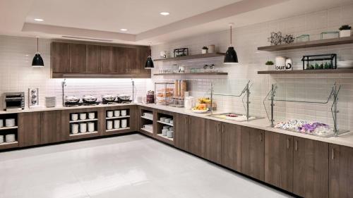 Фотография гостиницы Holiday Inn Express & Suites - Beaver Dam, an IHG Hotel