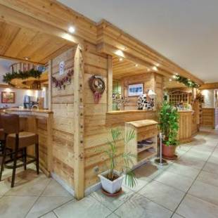 Фотографии гостиницы
Hotel Du Commerce