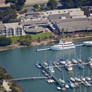 Фотографии гостиницы 
            DoubleTree by Hilton Hotel Berkeley Marina