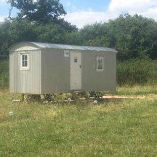 Фотографии гостевого дома
Romantic secluded Shepherd Hut Hares Rest