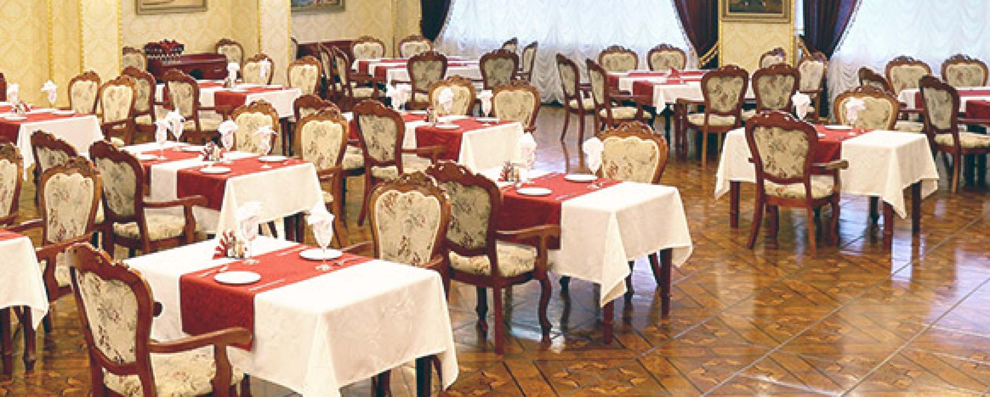 Фотографии банкетного зала Основный зал ресторана Надежда