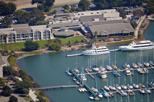 Фотография гостиницы DoubleTree by Hilton Hotel Berkeley Marina