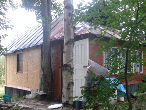 Фотографии кемпинга 
            Домик в лесу