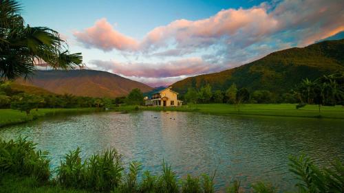 Фотография гостиницы Summer Rocker Villa