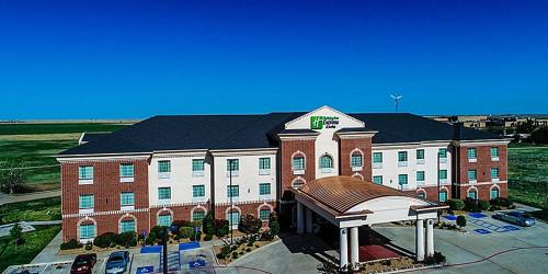 Фотография гостиницы Holiday Inn Express Hotel & Suites Pampa, an IHG Hotel