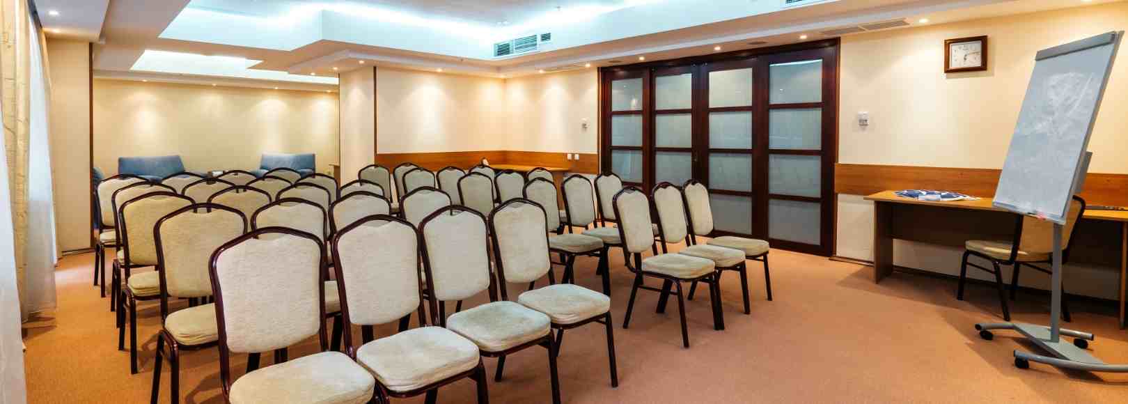 Фотография конференц-зала Конференц-зал в отеле Атлантик by USTA Hotels