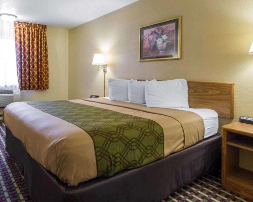 Фотография гостиницы Econo Lodge Madison