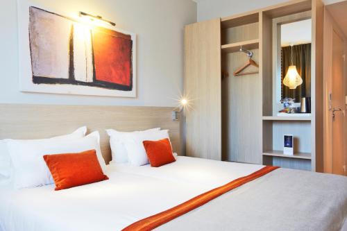 Фотография гостиницы Kyriad Prestige Vannes Centre-Palais des Arts