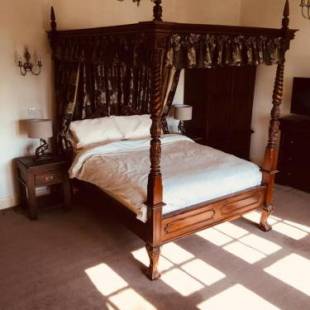 Фотографии мини отеля 
            Brass Castle Country House Accommodation