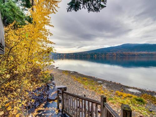 Фотография гостевого дома Bay Point Lakefront 1B Down