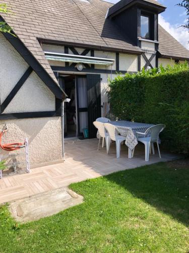 Фотографии гостевого дома
Cottage à Cabourg