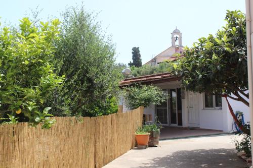 Фотография гостевого дома Cozy Backyard House