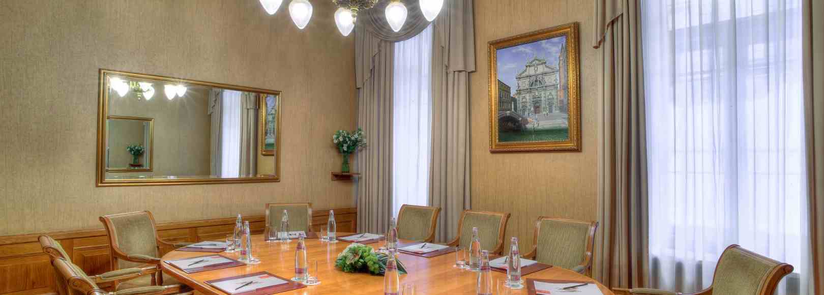 Фотография комнаты для переговоров Новгород