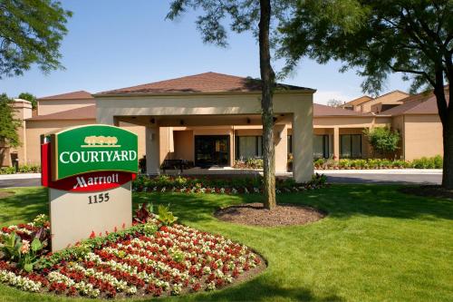 Фотография гостиницы Courtyard by Marriott Chicago Naperville