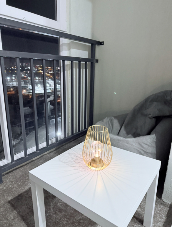 Фотография квартиры Квартира Уютная студия с видом на Мост Влюбленных и Троицкий монастырь, в 5 минутах от исторического центра города на ул. Краснооктябрьской